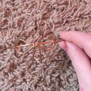 Gold bow bracelet
